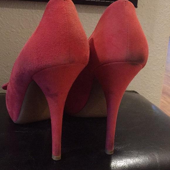 🚫consigned🚫 Well loved LV coral red peep toe suede heels 40 - Picture 4 of 8